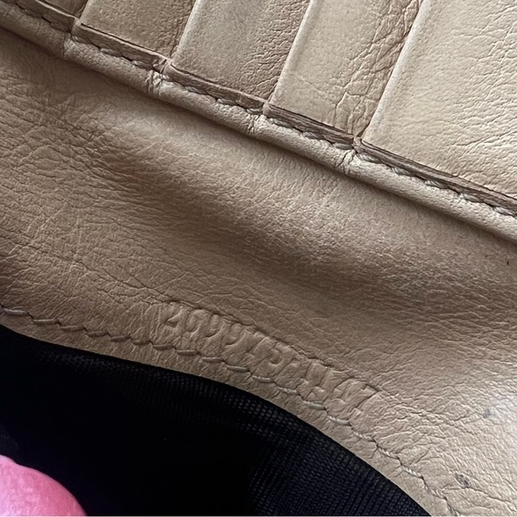 Authentic RARE Gucci Wallet - Picture 8 of 8